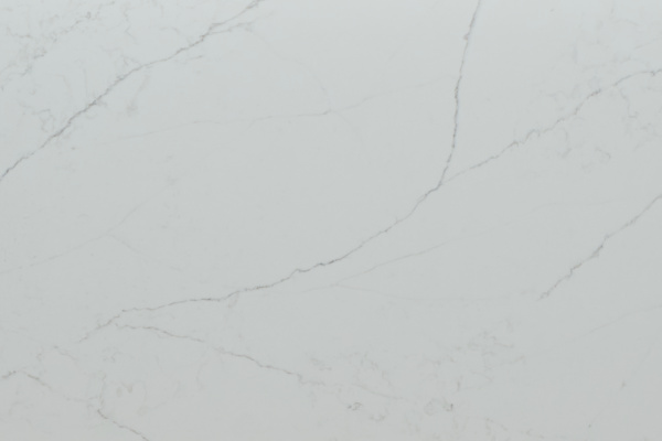 Подоконник из кварца Primax 702 Light Calacatta с серыми прожилками