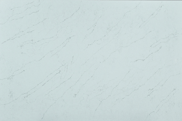 Белый кухонный остров из кварцевого агломерата Stratos C3311 Calacatta Sky с мраморным рисунком