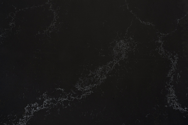 Чёрный кухонный остров из кварцевого агломерата Stratos C2240H Marquina Honed с матовой поверхностью