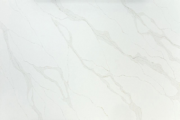 Подоконник из белого кварцевого камня Stratos C4147H Mont Honed с матовой поверхностью и серыми прожилками