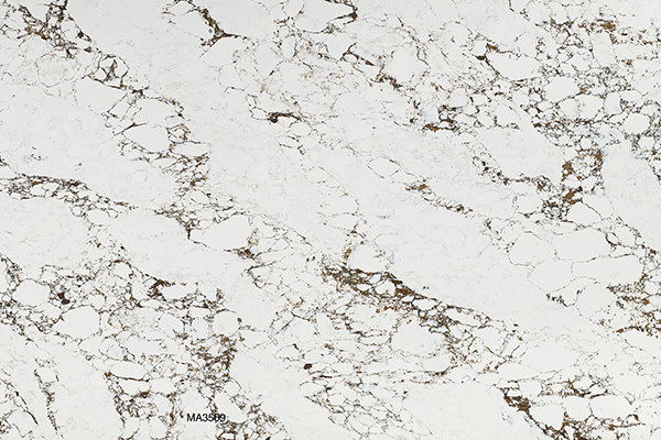 Белая столешница из кварцевого агломерата AlephStone Arabescato Miele с медовыми прожилками