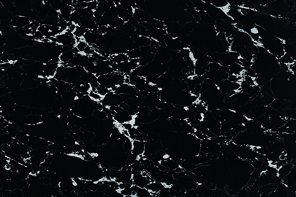 Обеденный стол из кварцевого агломерата AlephStone Arabescato Notte с тёмно-серыми прожилками