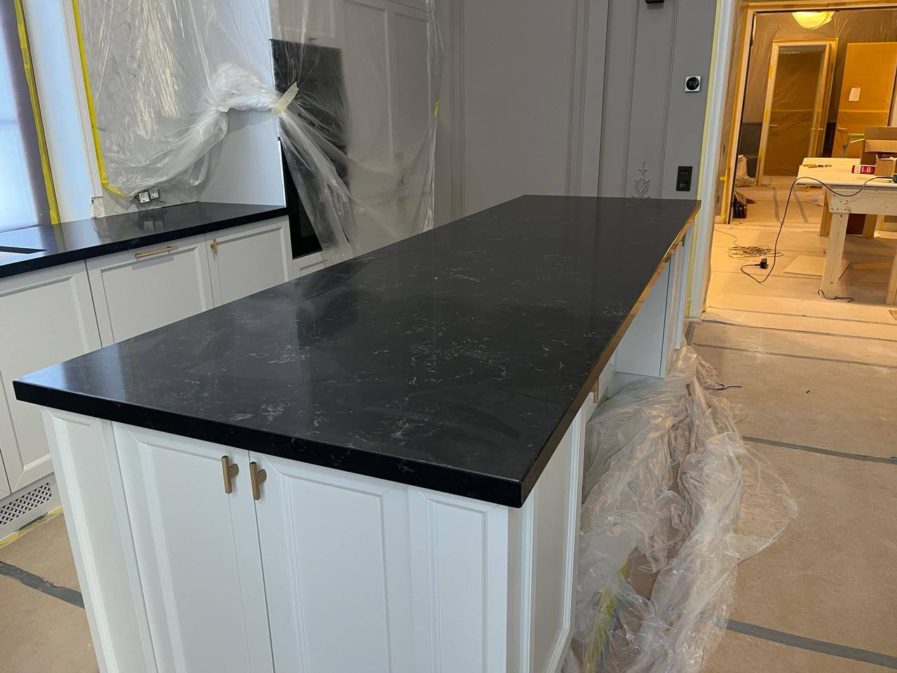 Кухонный остров из кварца BLACK PERLINO EQPM 028 EtnaQuartz Кухонный остров из кварца BLACK PERLINO EQPM 028 EtnaQuartz