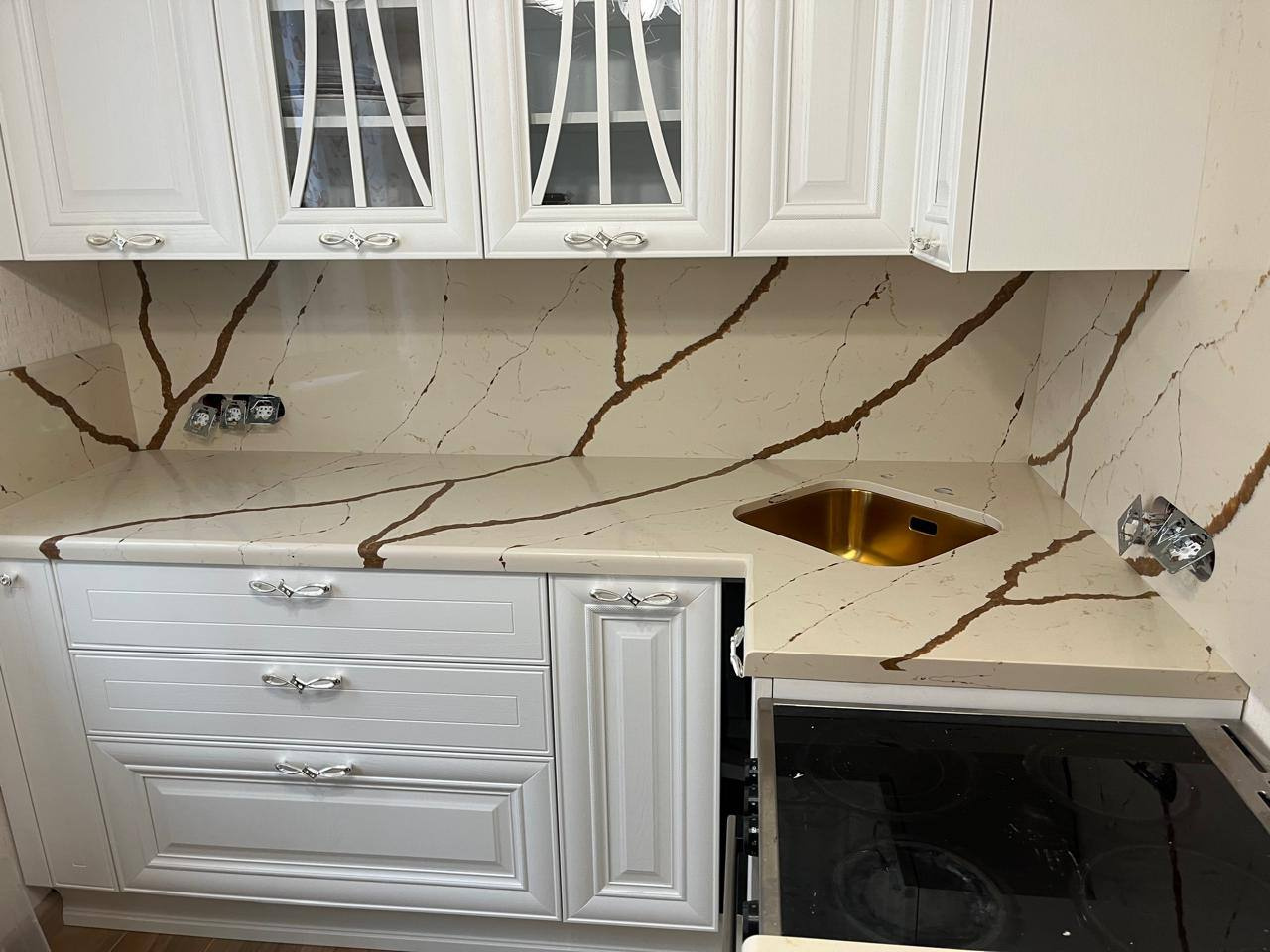 Столешница из кварцевого агломерата SOFITA BEIGE EQPM 020 EtnaQuartz